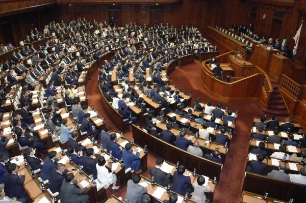 A total of 708 people are already preparing to run in the next Lower House election, which may take place in fall, a survey shows. | KYODO